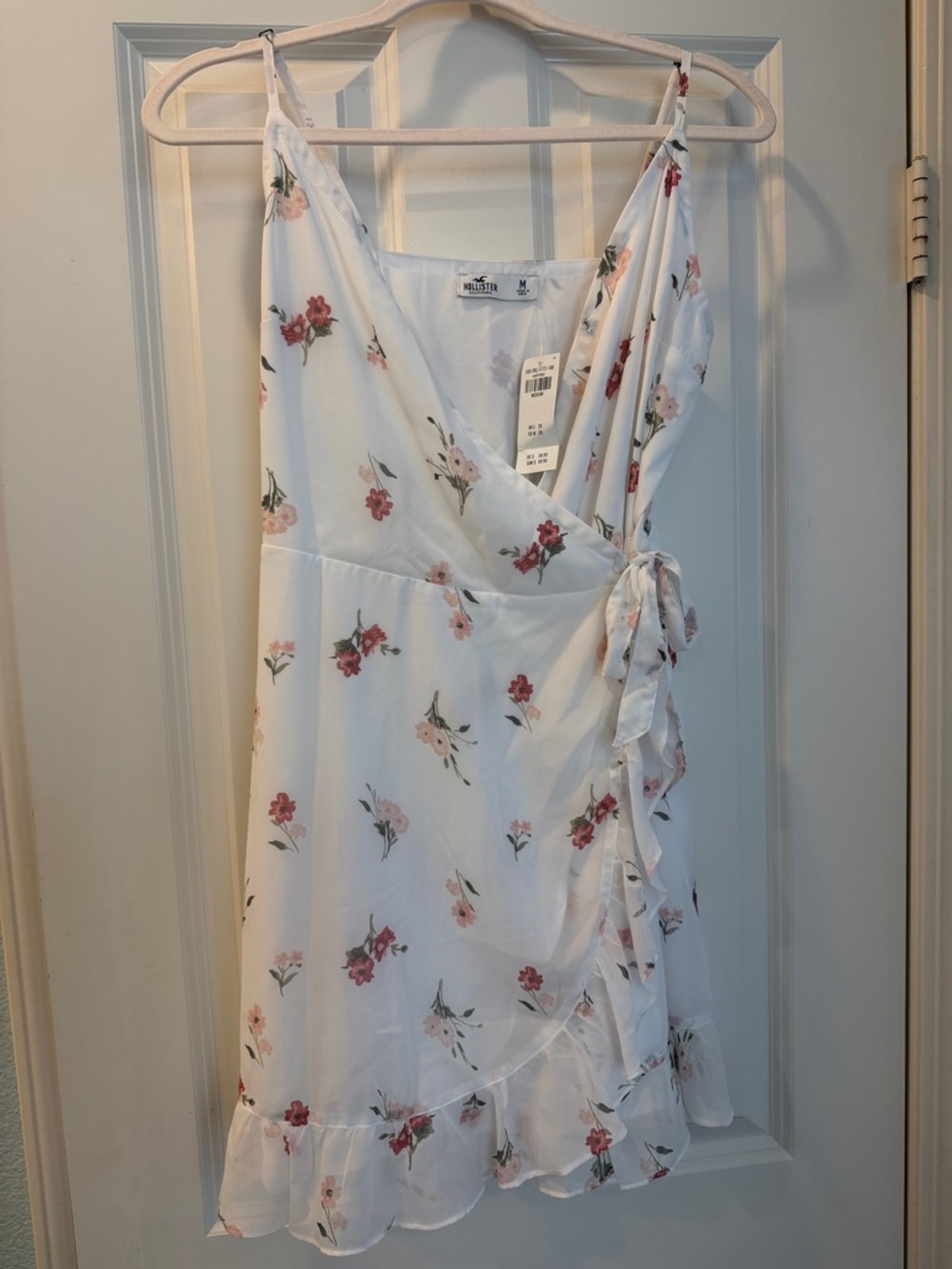NWT Hollister Size Medium White Floral Wrap Mini Dress with Plum & Blush Blooms